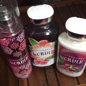 Winterberry Wonder set of mist, lotion, shower gel